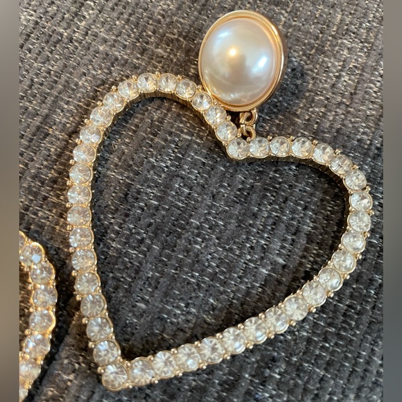 🏝️Big $5 Sale!🏝️Sugarfix Heart Shaped Rhinestone and Faux Pearl Earrings - Picture 6 of 7